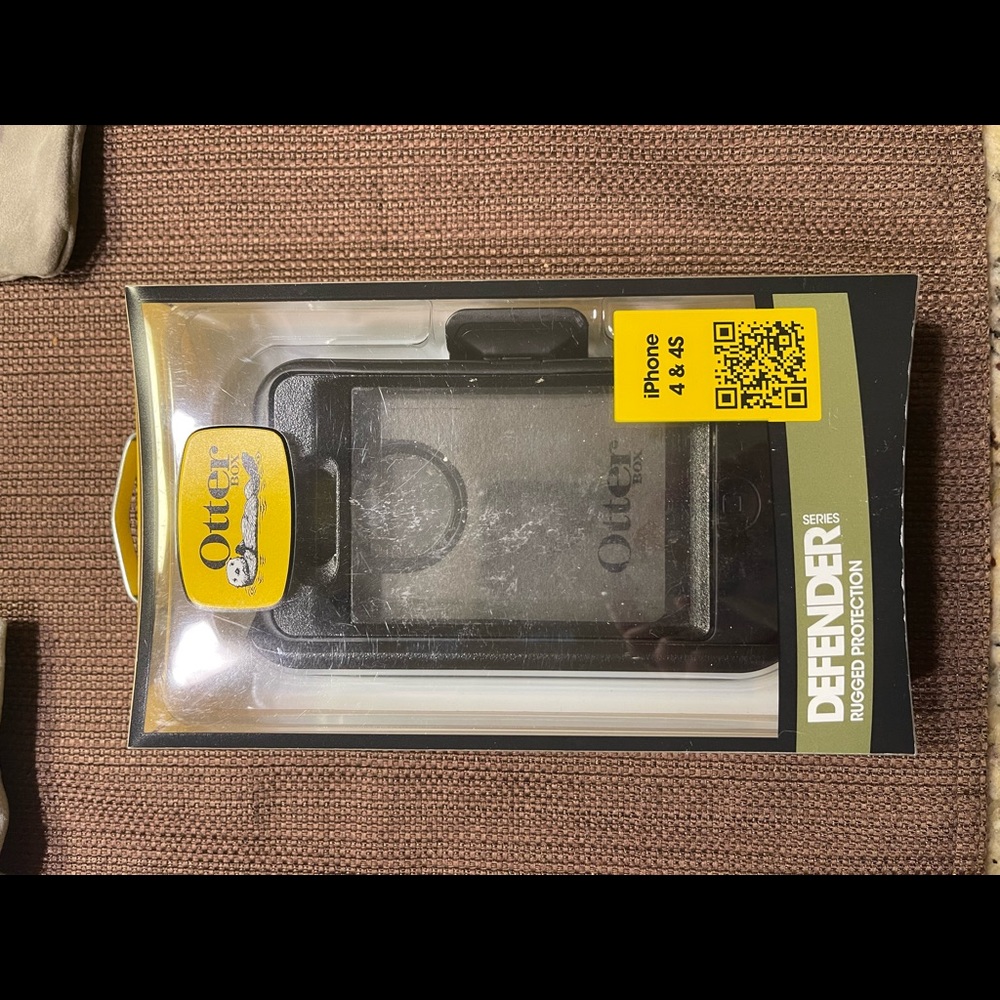 2 iPhone 4s Otterbox cases